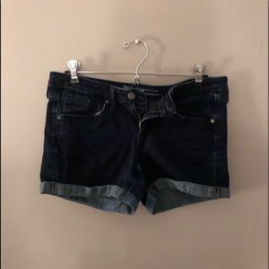 Short denim shorts !